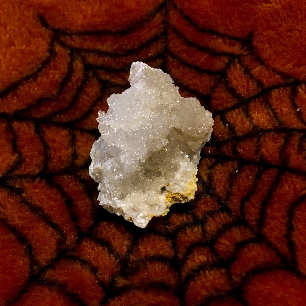 NEW🔮Clear quartz geode pieces, small in size, clear to white in color.